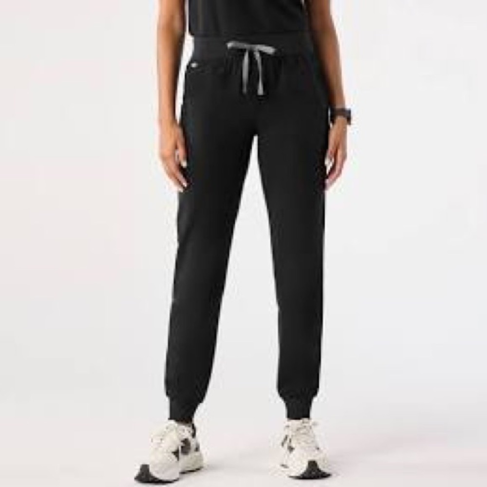 🐾💕🐾 Figs - (2) pc. Scrubs in Deep Rich Black. - Picture 2 of 8